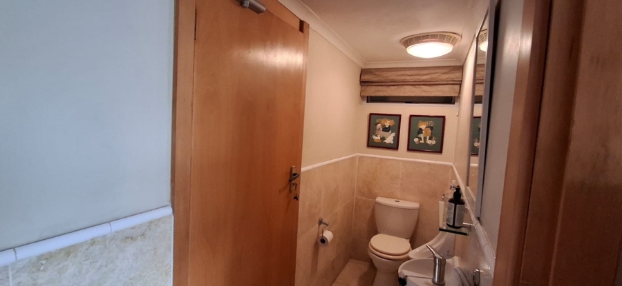7 Bedroom Property for Sale in Bonza Bay Eastern Cape